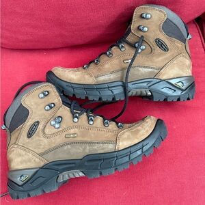 Lowa waterproof hiking boots